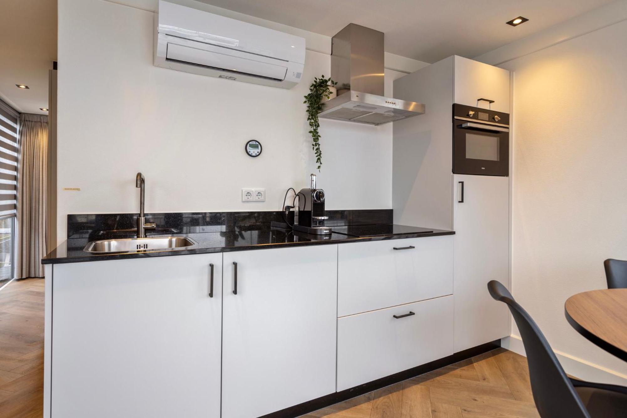 זייוולדה Luxurious Waterloft Near Beach And Centre By Weltevreden Experience מראה חיצוני תמונה
