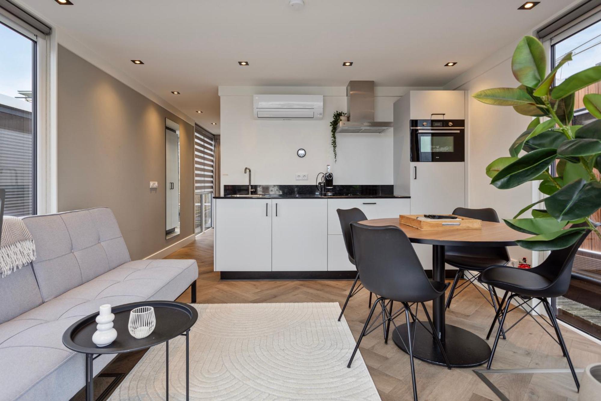 זייוולדה Luxurious Waterloft Near Beach And Centre By Weltevreden Experience מראה חיצוני תמונה