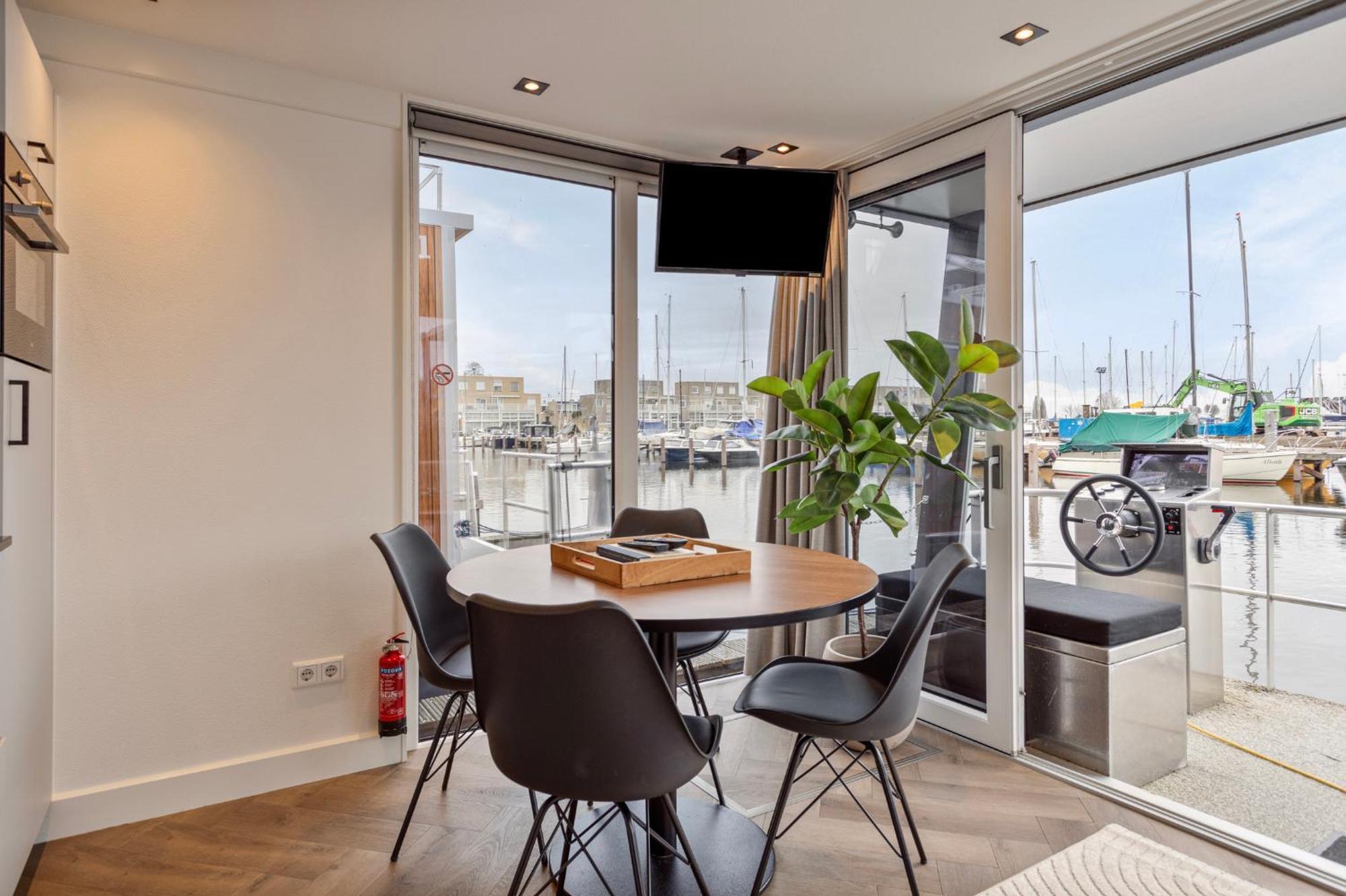 זייוולדה Luxurious Waterloft Near Beach And Centre By Weltevreden Experience מראה חיצוני תמונה