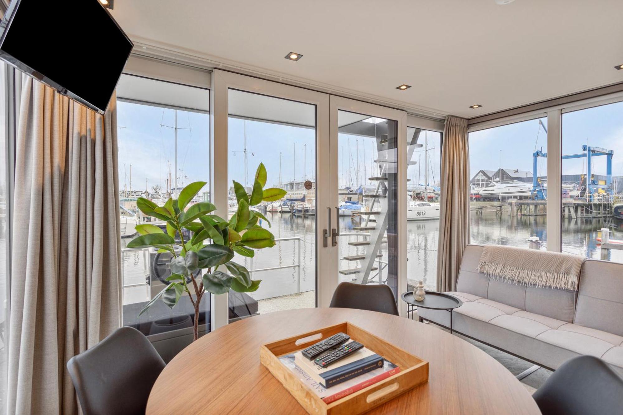 זייוולדה Luxurious Waterloft Near Beach And Centre By Weltevreden Experience מראה חיצוני תמונה